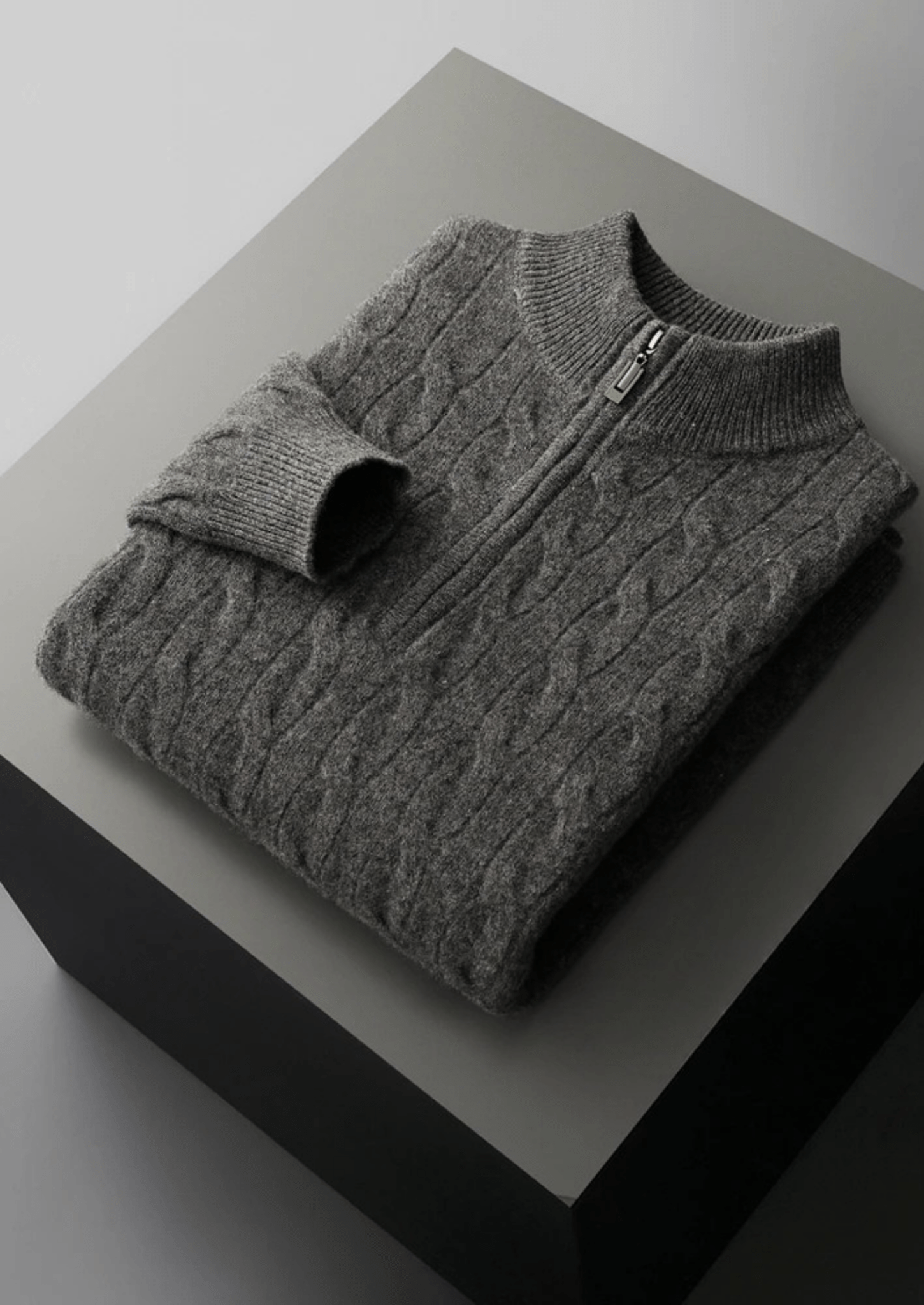 PURE EXTRA - FINE MERINO WOOL CABLE HALF ZIP - Derada
