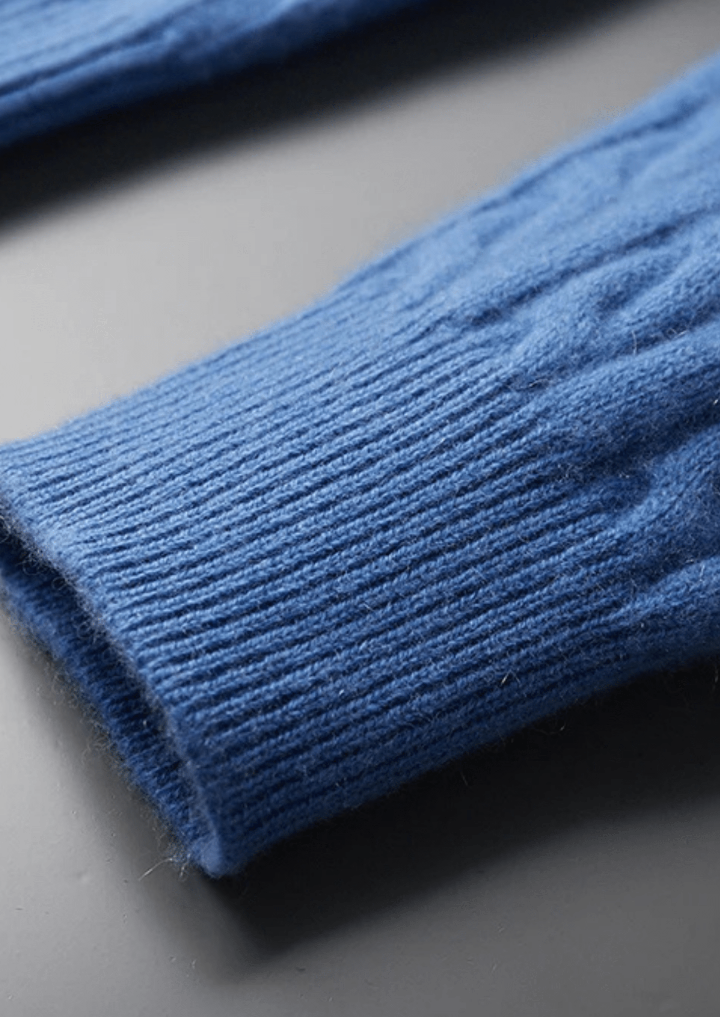 PREMIUM CASHMERE CABLE KNIT ZIPPER HOODIE - Derada