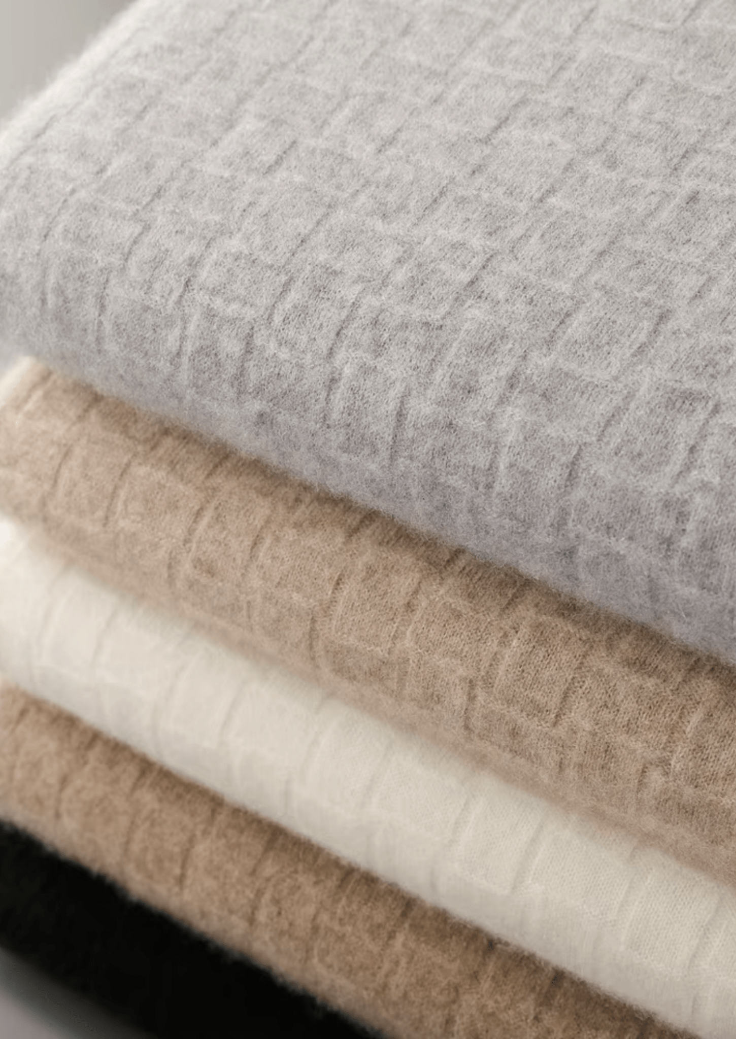 PURE EXTRA - FINE MERINO WOOL TEXTURED MOCKNECK - Derada